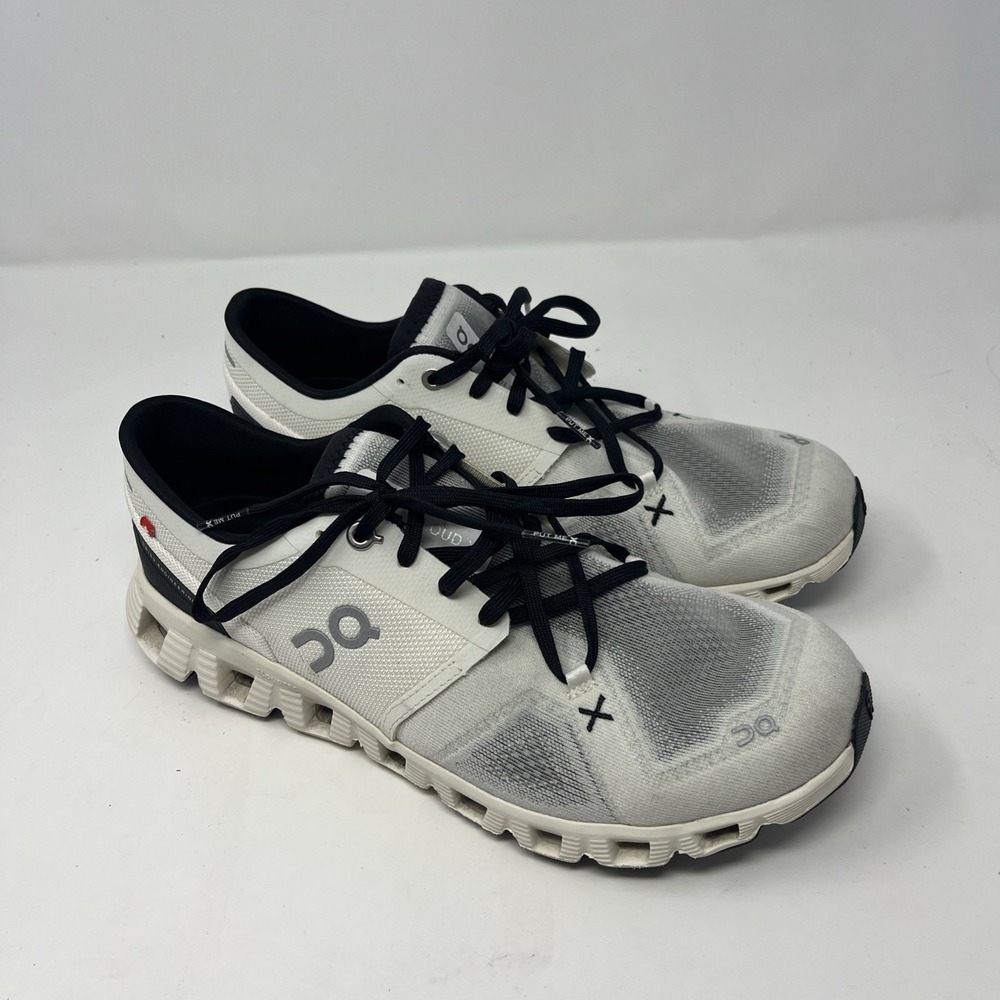 On Cloud X 3 Swiss Engineering Women Size 9.5 60.98697 White Black Running Shoes